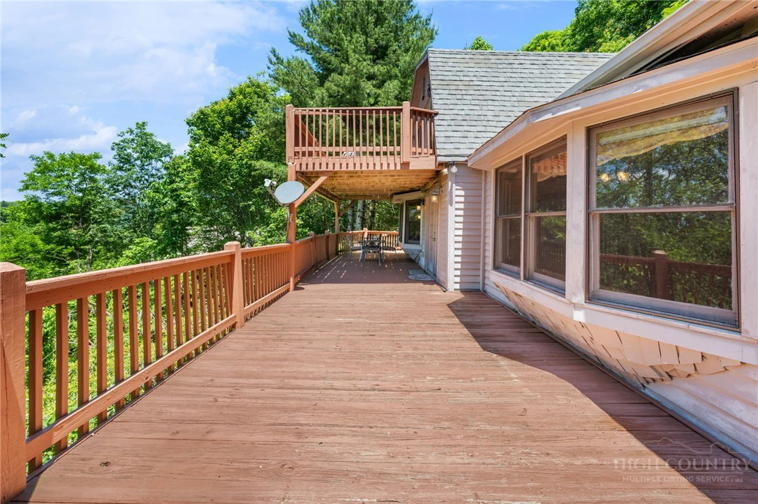 Image number 4 for the current listing