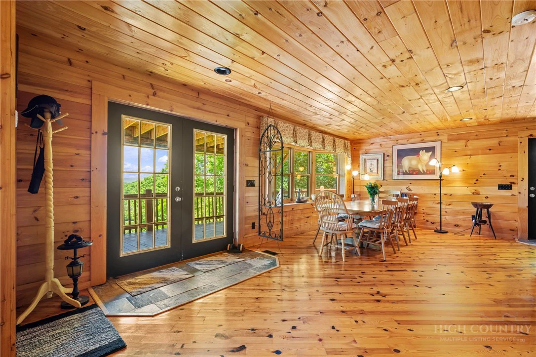 Image number 10 for the current listing