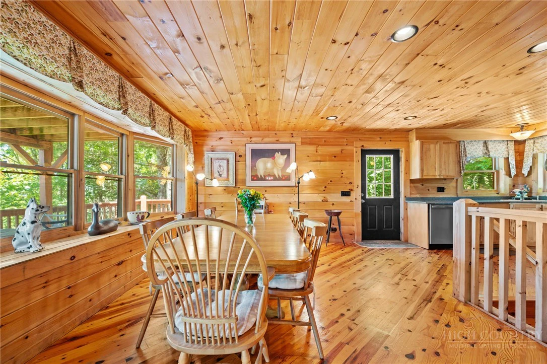 Image number 11 for the current listing
