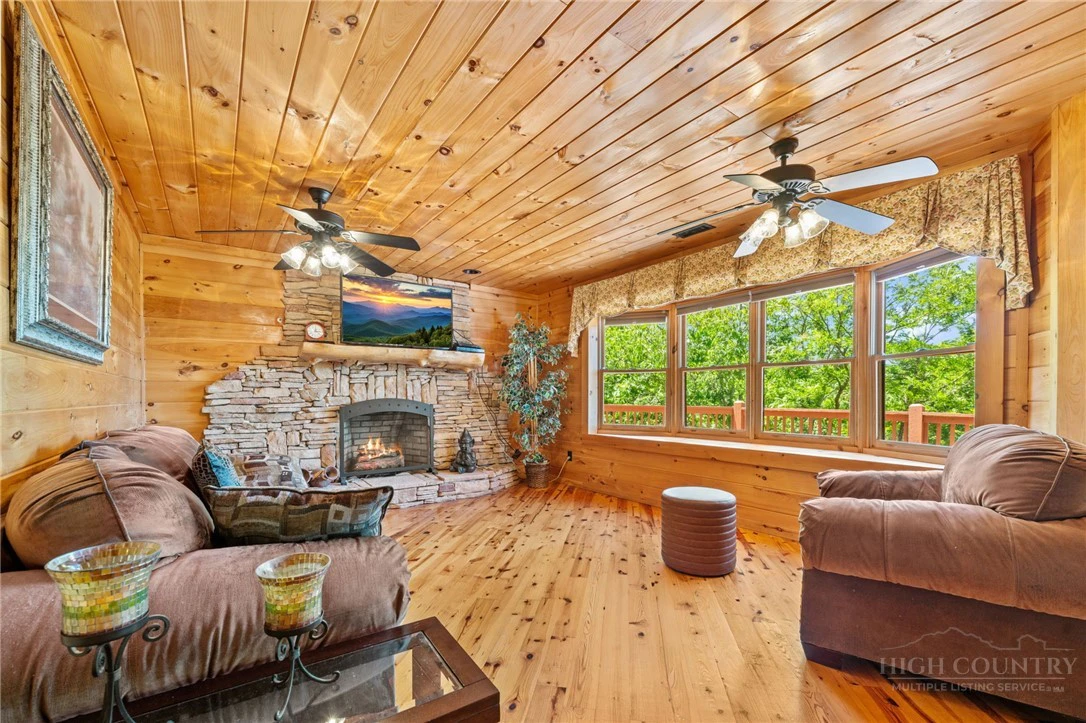 Image number 12 for the current listing