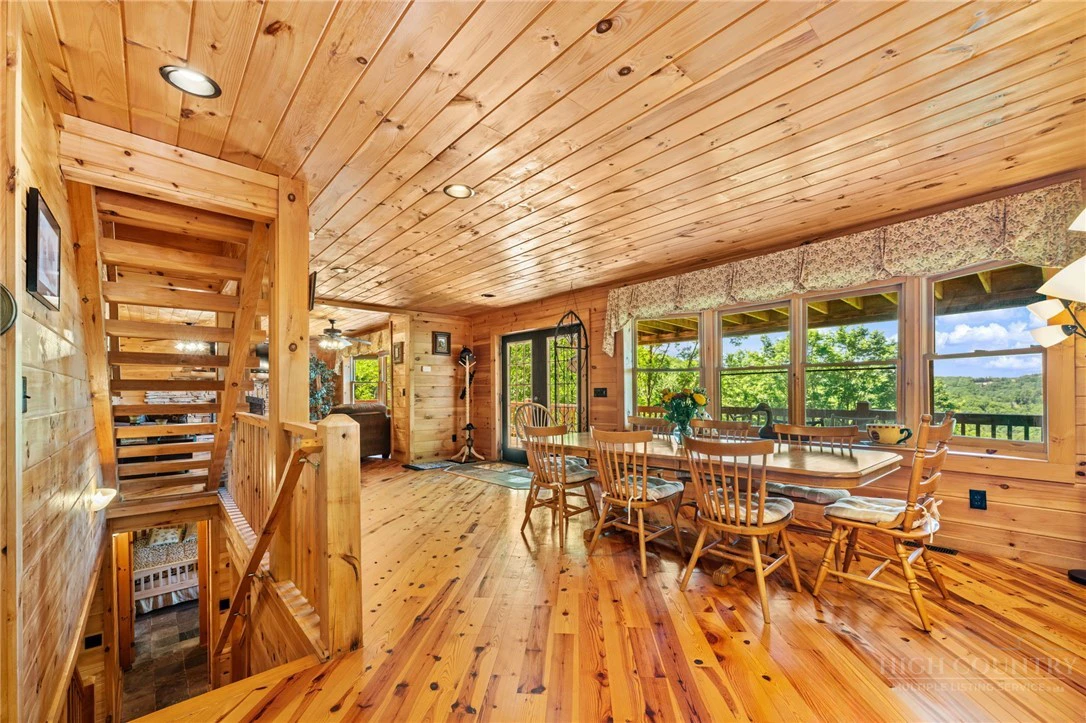 Image number 15 for the current listing