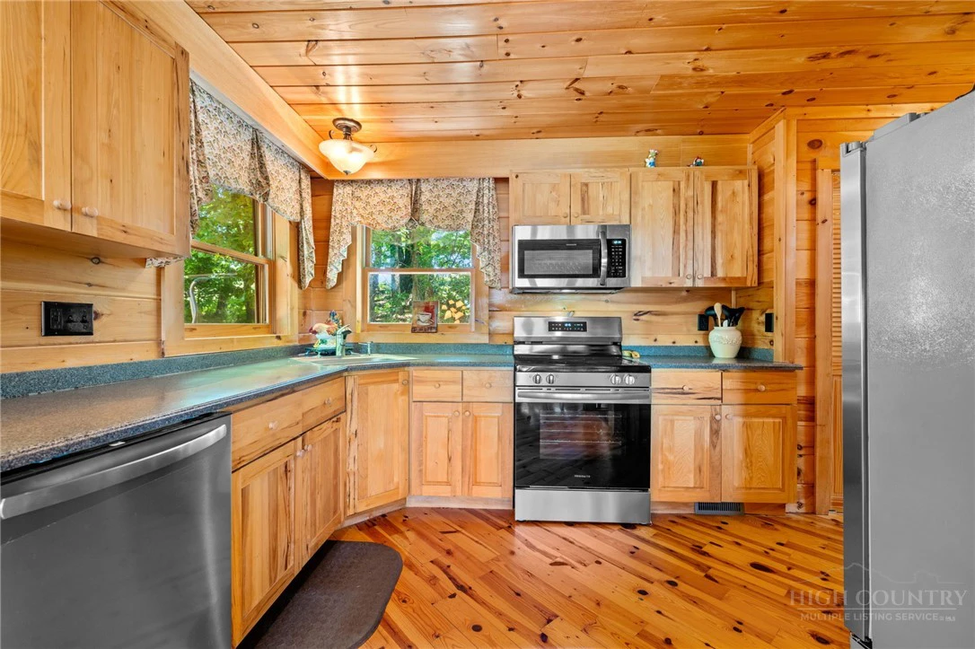 Image number 16 for the current listing