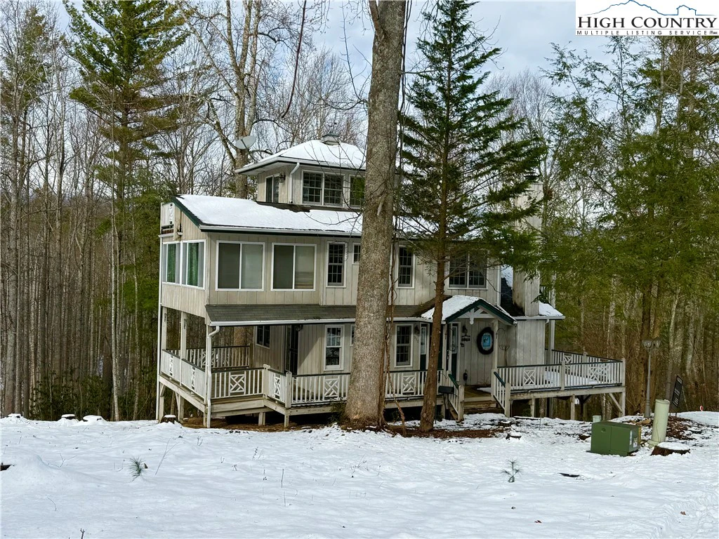 Image number 1 for the current listing