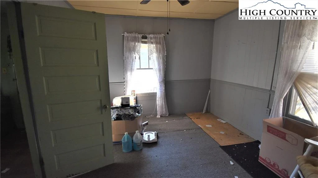 Image number 14 for the current listing