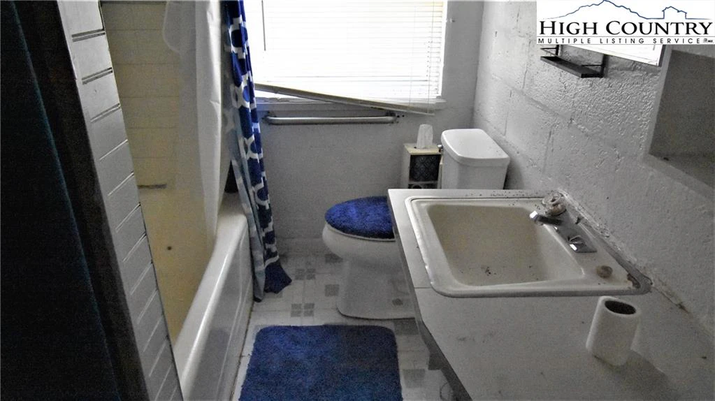 Image number 2 for the current listing