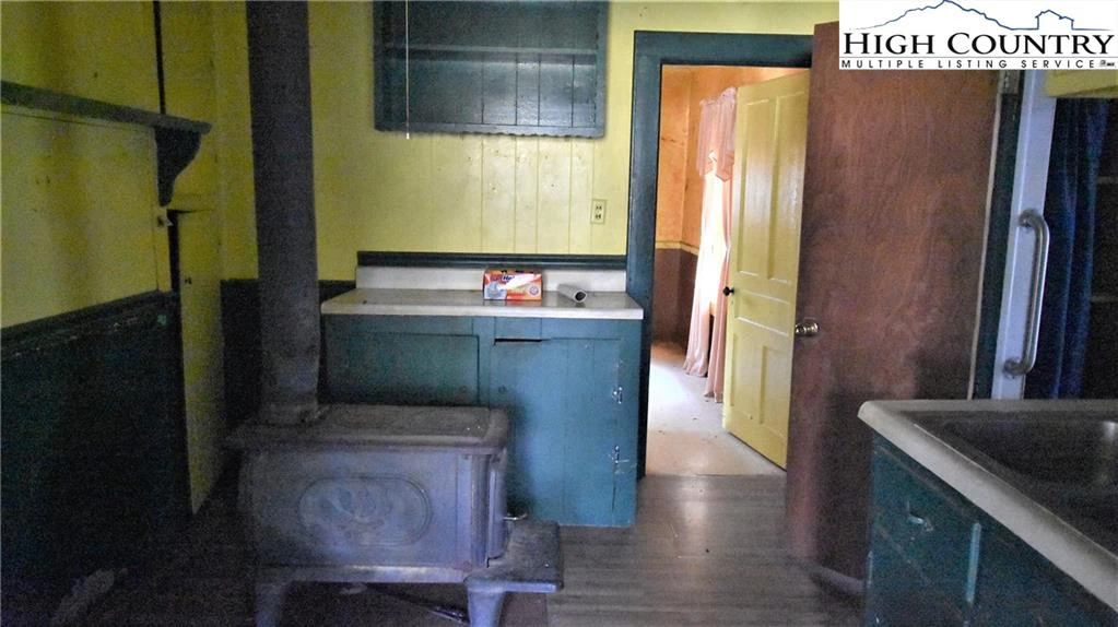 Image number 10 for the current listing