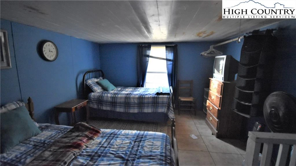 Image number 7 for the current listing