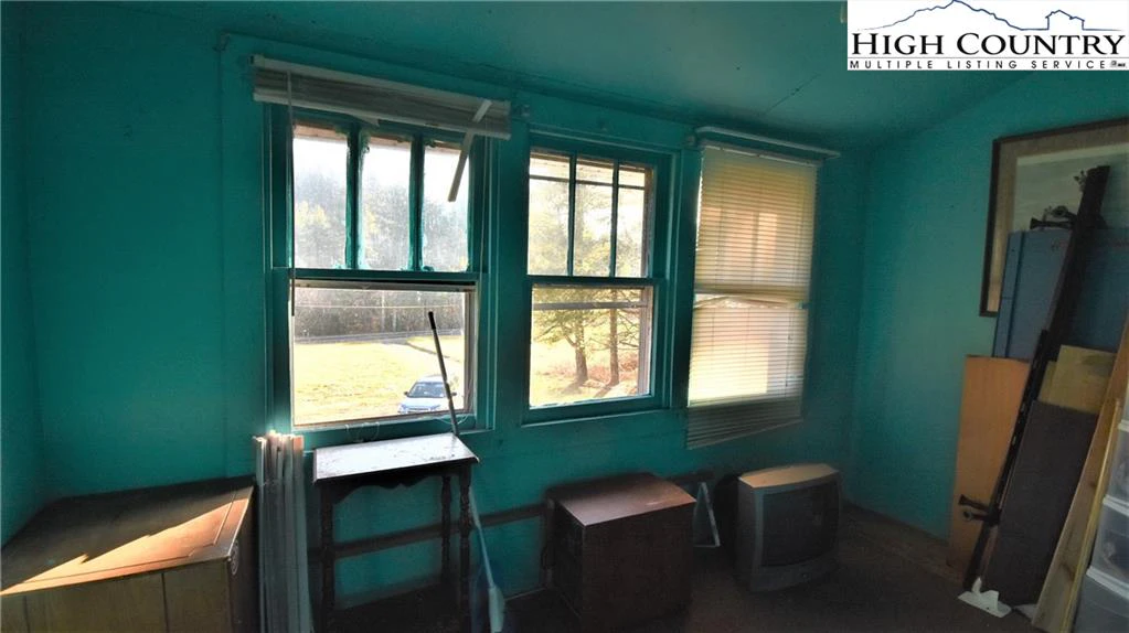 Image number 6 for the current listing
