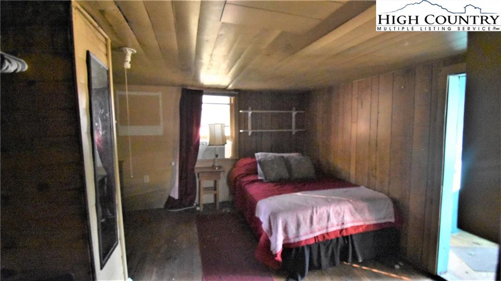 Image number 5 for the current listing