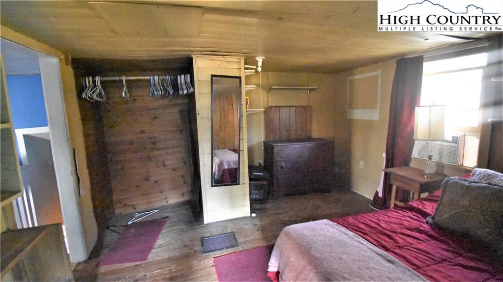 Image number 4 for the current listing