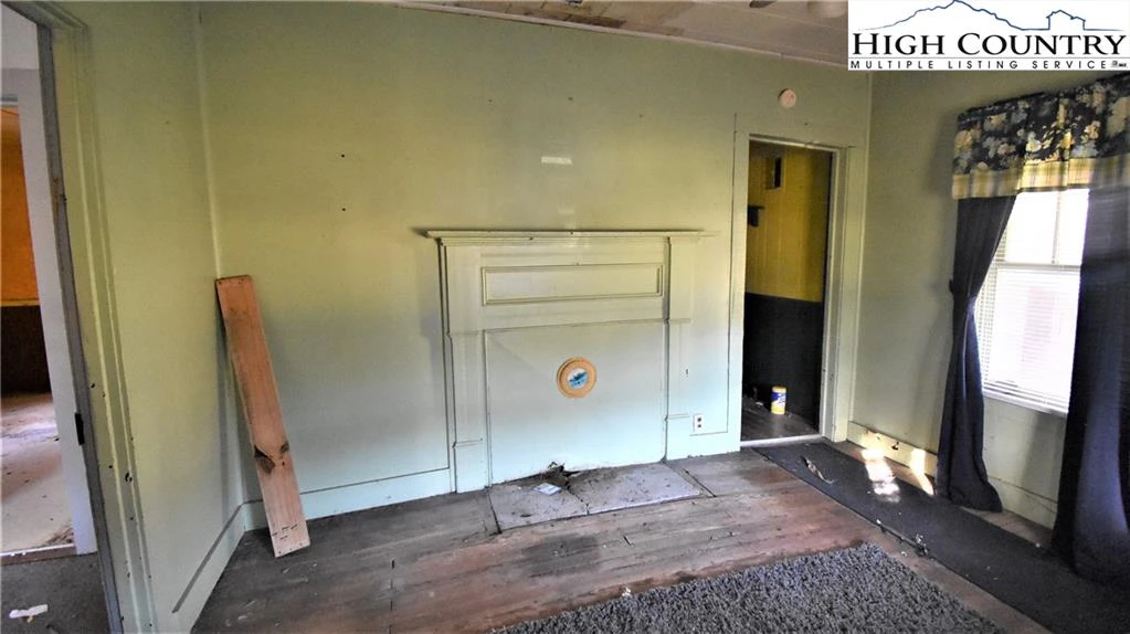 Image number 18 for the current listing
