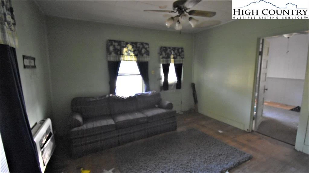 Image number 17 for the current listing