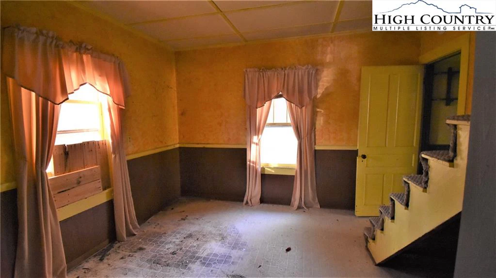 Image number 16 for the current listing