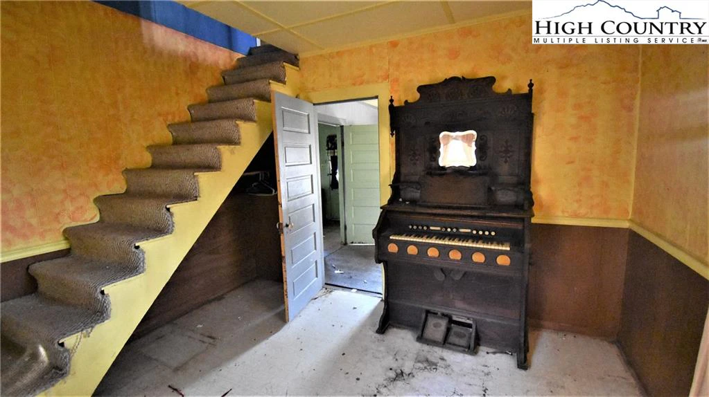 Image number 15 for the current listing