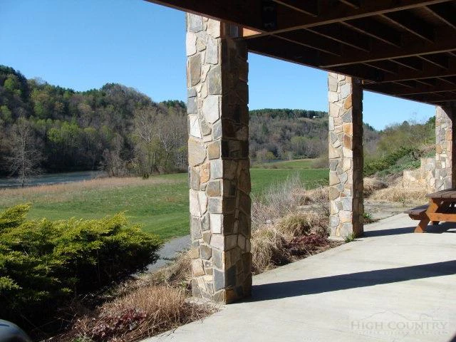 Image number 15 for the current listing