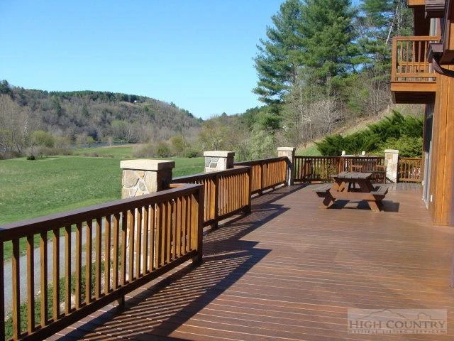 Image number 14 for the current listing