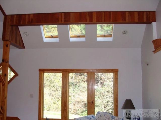 Image number 2 for the current listing