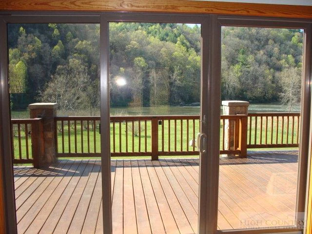 Image number 10 for the current listing