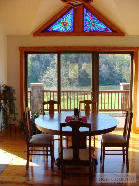 Image number 4 for the current listing
