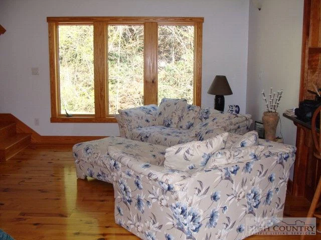 Image number 22 for the current listing