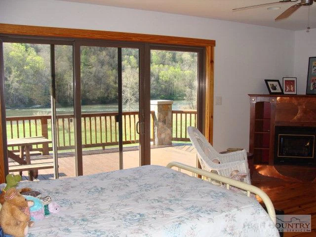 Image number 20 for the current listing