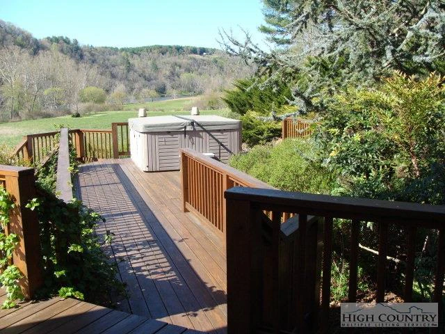 Image number 19 for the current listing