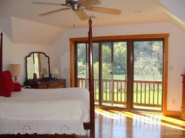 Image number 18 for the current listing