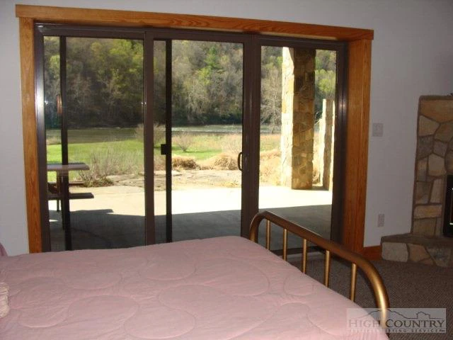 Image number 16 for the current listing