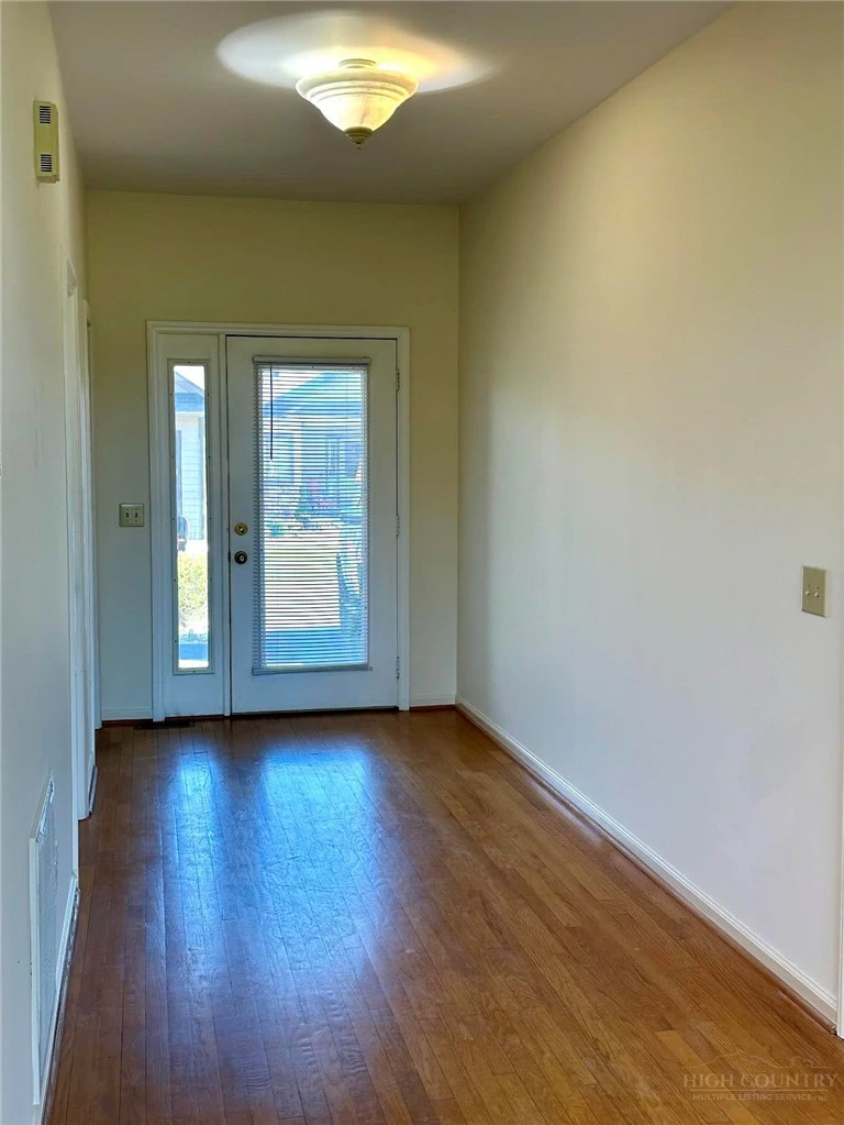 Image number 18 for the current listing