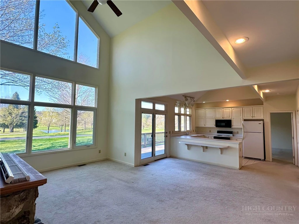 Image number 17 for the current listing
