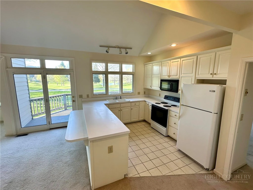 Image number 15 for the current listing