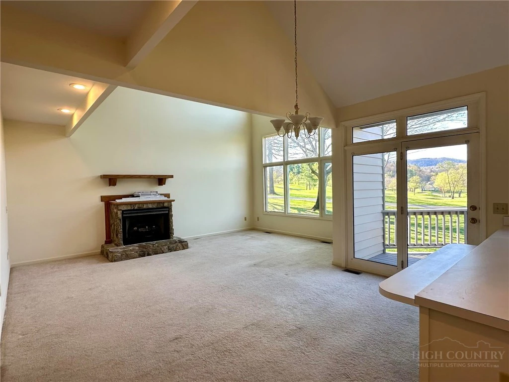 Image number 14 for the current listing