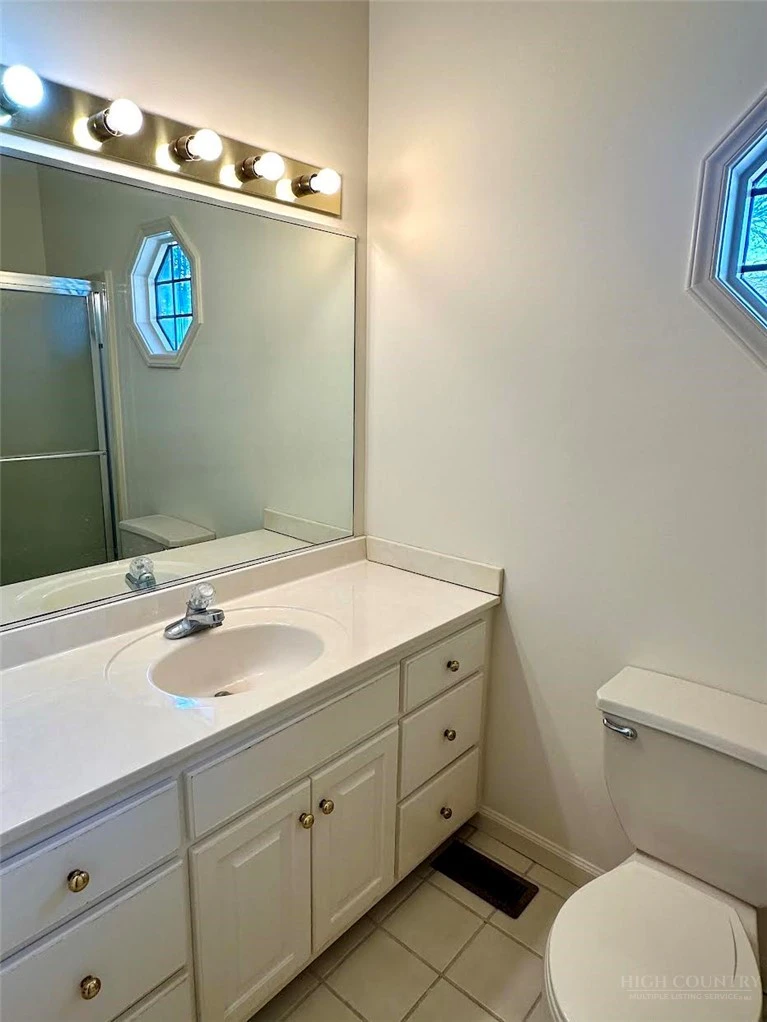 Image number 9 for the current listing