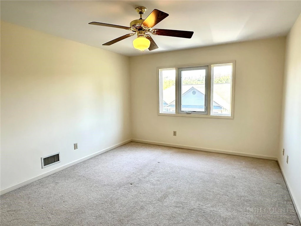 Image number 19 for the current listing
