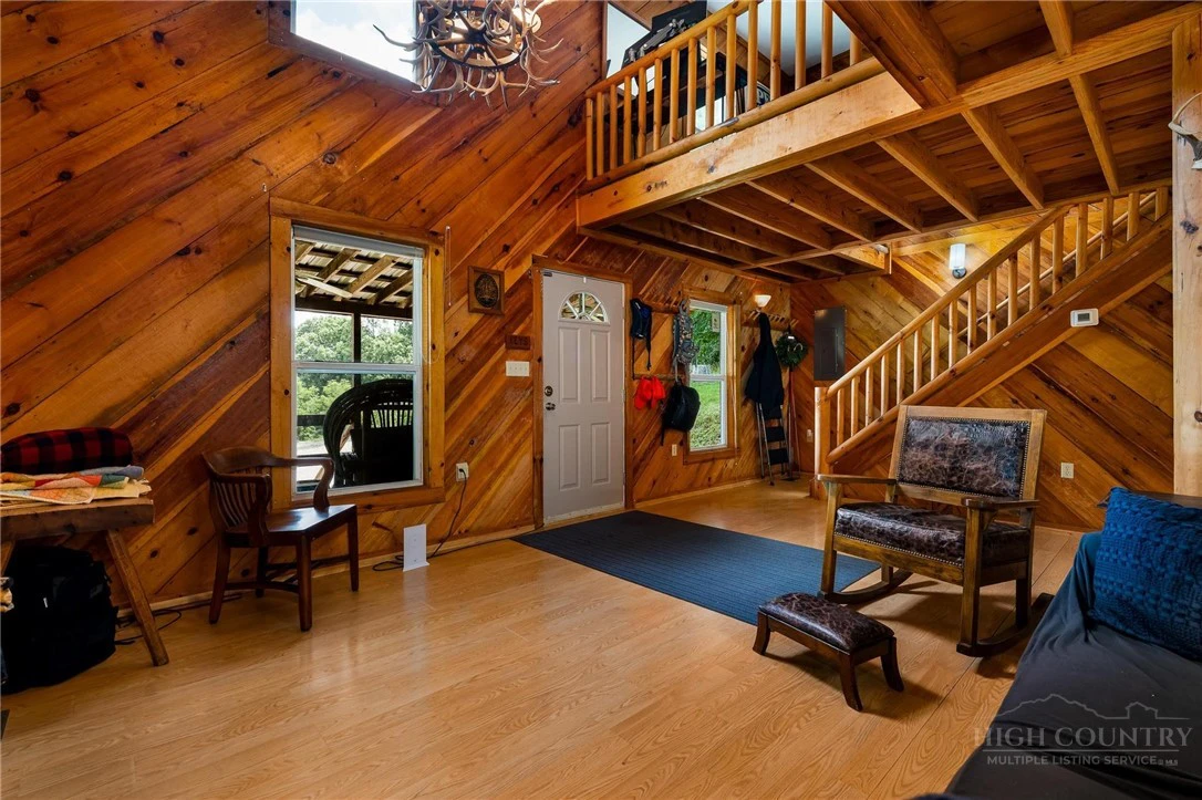 Image number 5 for the current listing