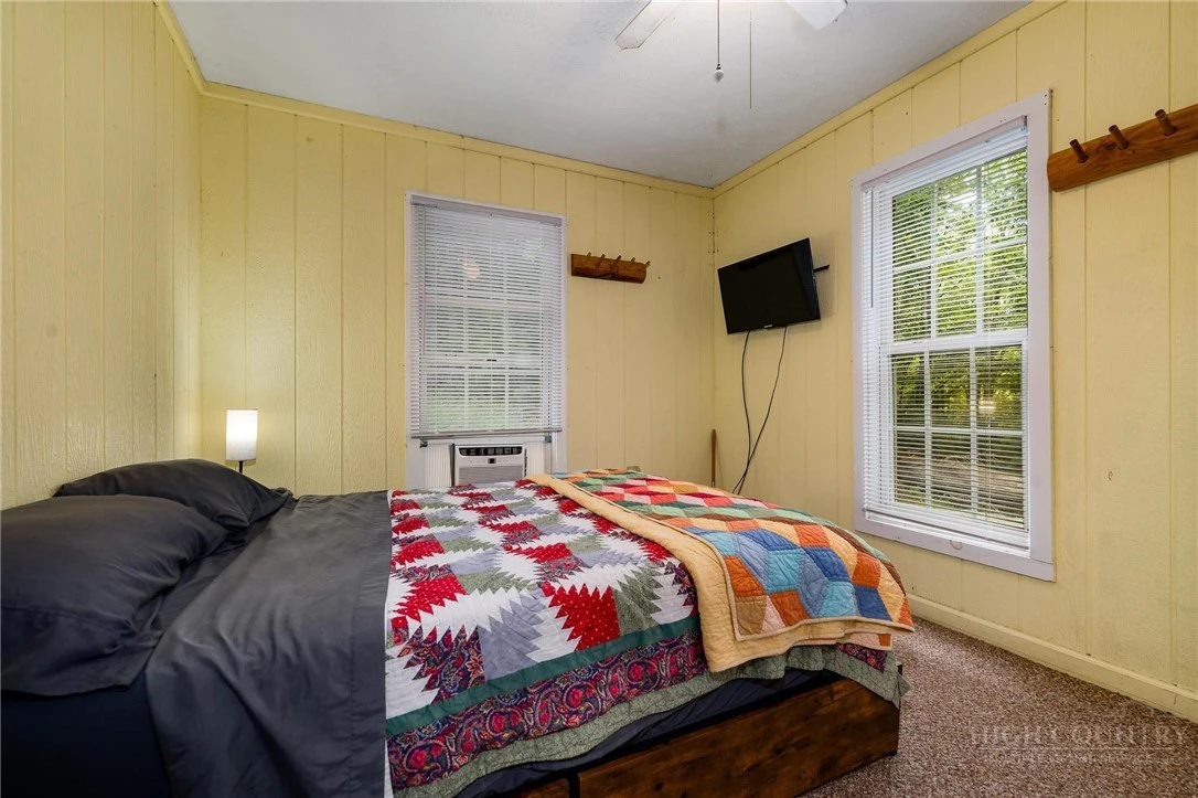 Image number 18 for the current listing
