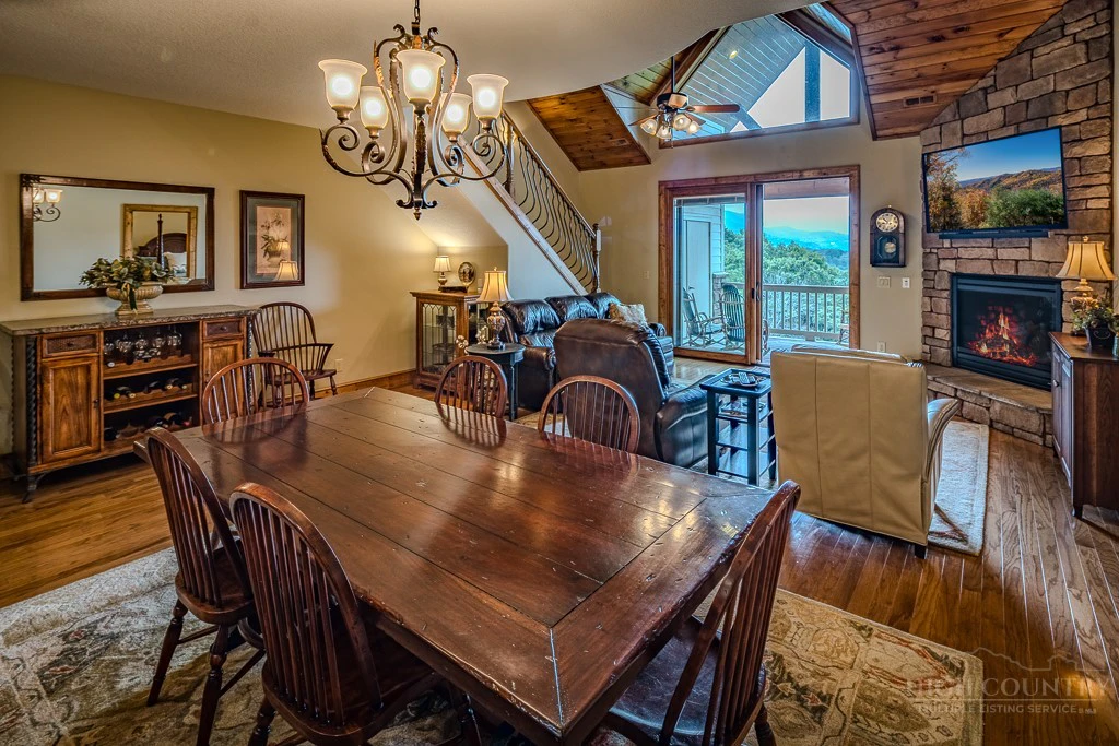 Image number 15 for the current listing