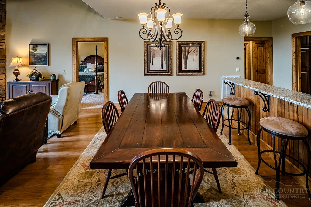 Image number 16 for the current listing