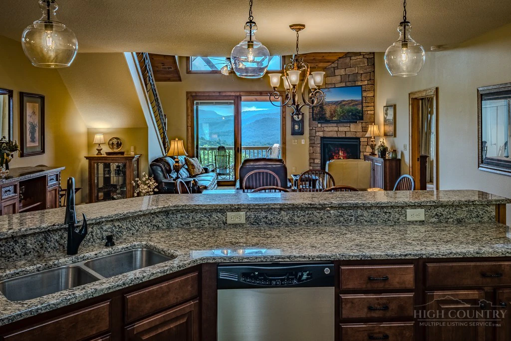 Image number 19 for the current listing