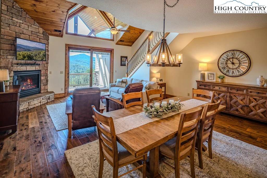 Image number 16 for the current listing