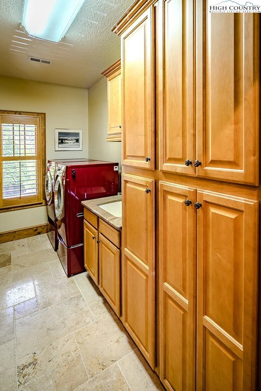 Image number 21 for the current listing