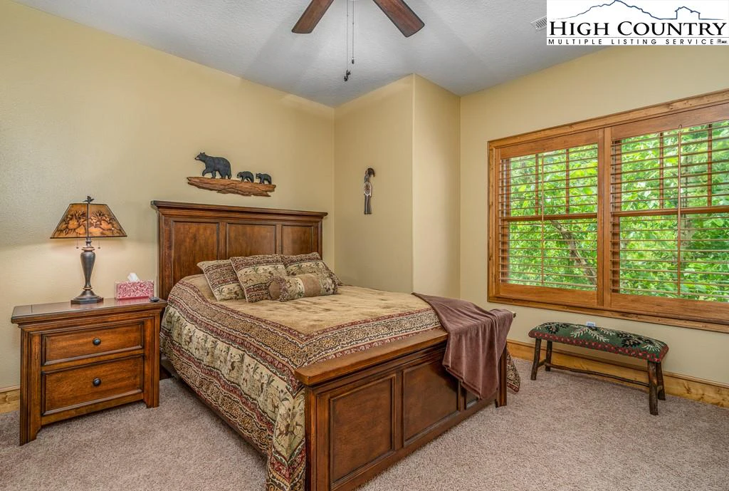 Image number 3 for the current listing