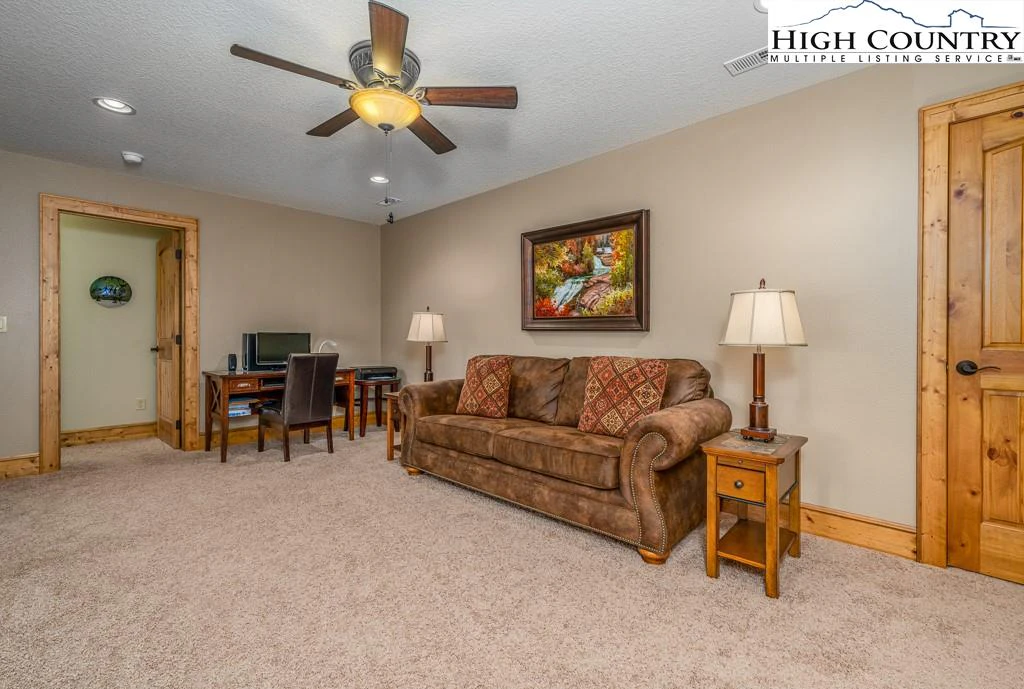 Image number 6 for the current listing