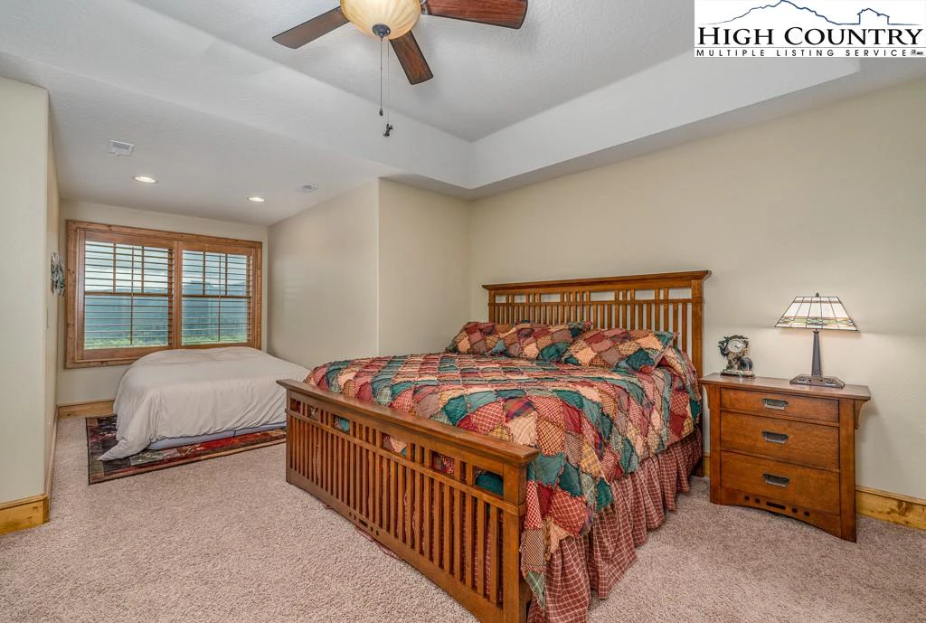 Image number 8 for the current listing
