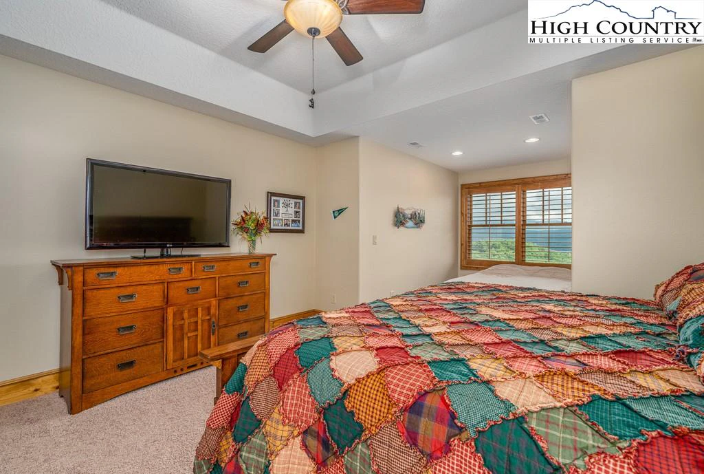 Image number 9 for the current listing