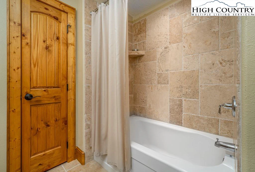 Image number 2 for the current listing
