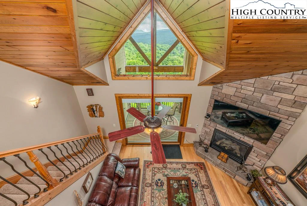 Image number 13 for the current listing