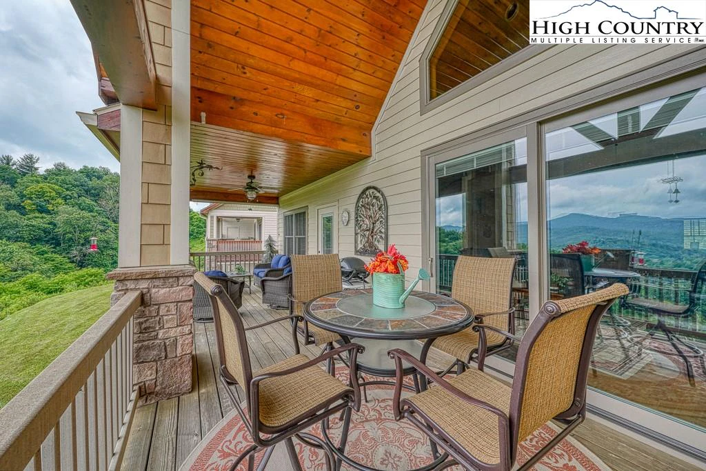 Image number 14 for the current listing