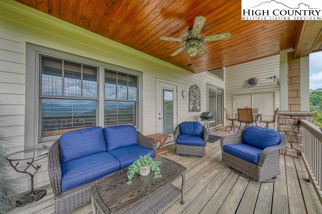 Image number 17 for the current listing