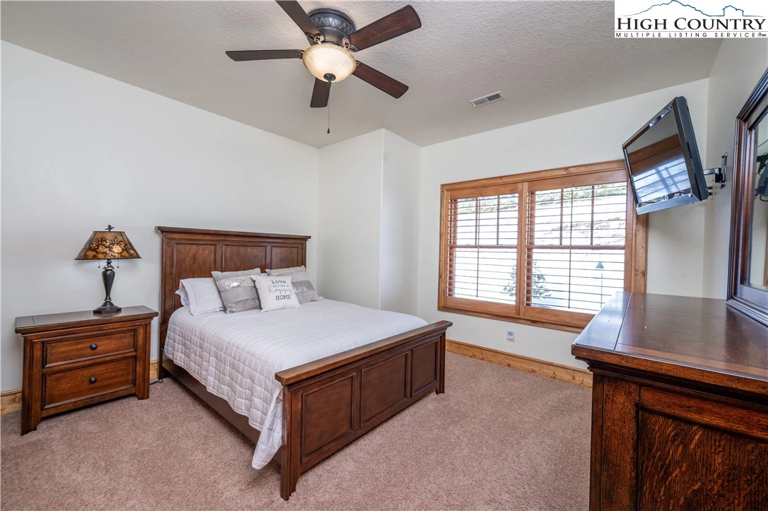 Image number 7 for the current listing